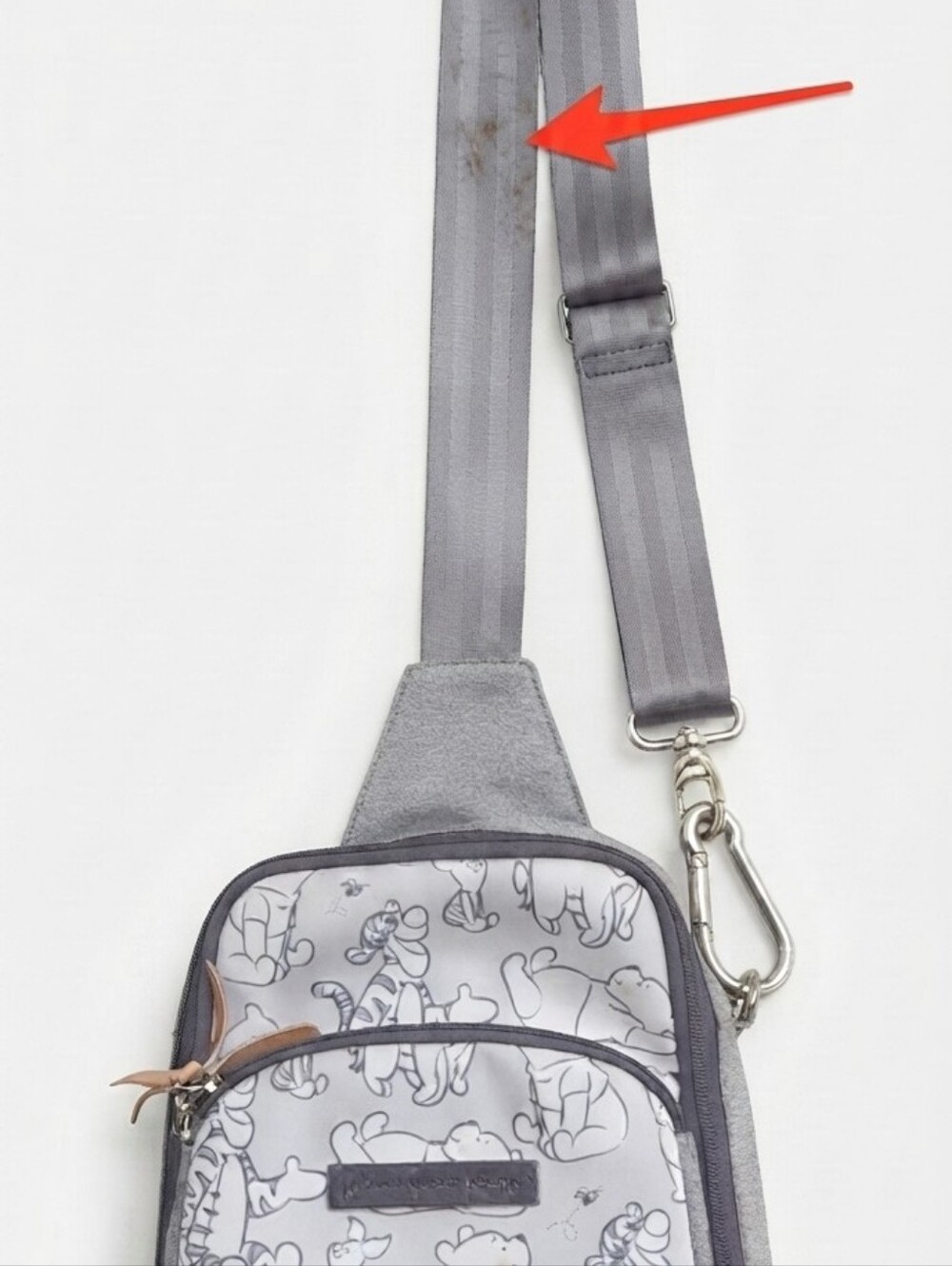 Disney x Petunia Pickle Bottom Playful Pooh Criss-Cross Sling Bag - Picture 2 of 5